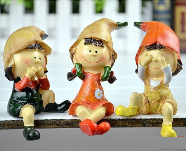 búp bê bịt mắt, bịt miệng, bịt tai
